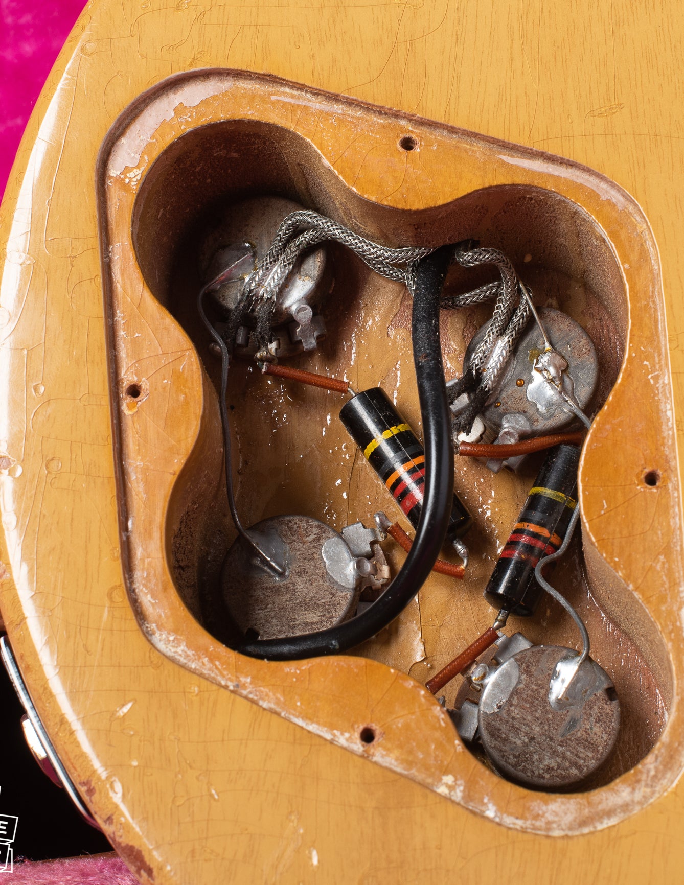 Control cavity with potentiometers, bumble bee capacitors