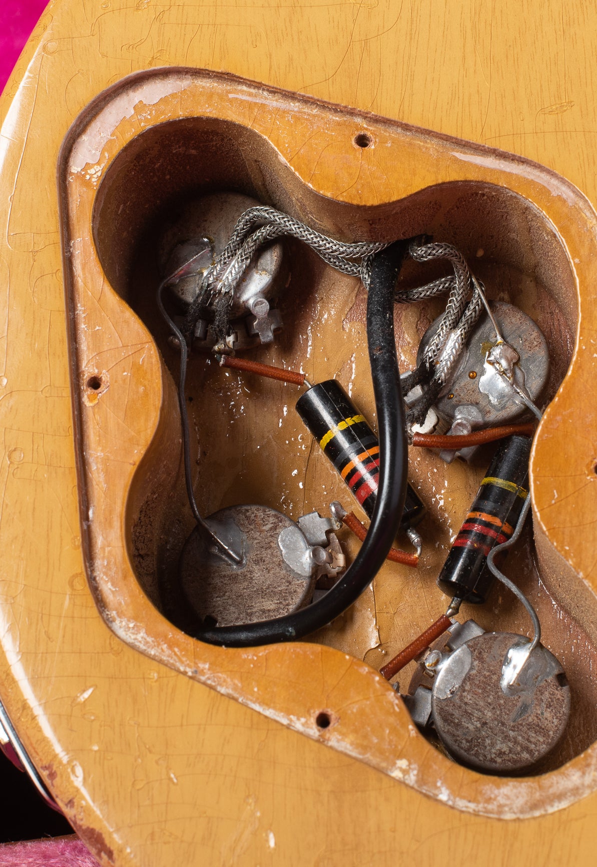 Control cavity with potentiometers, bumble bee capacitors