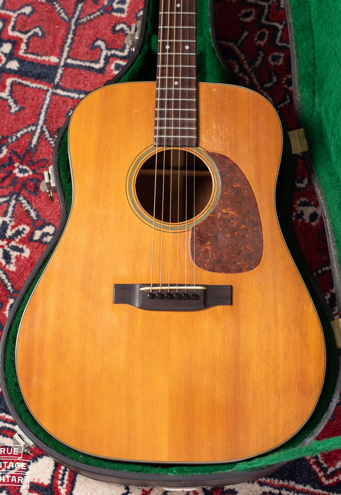 Martin D-18 1957 vintage acoustic guitar in case