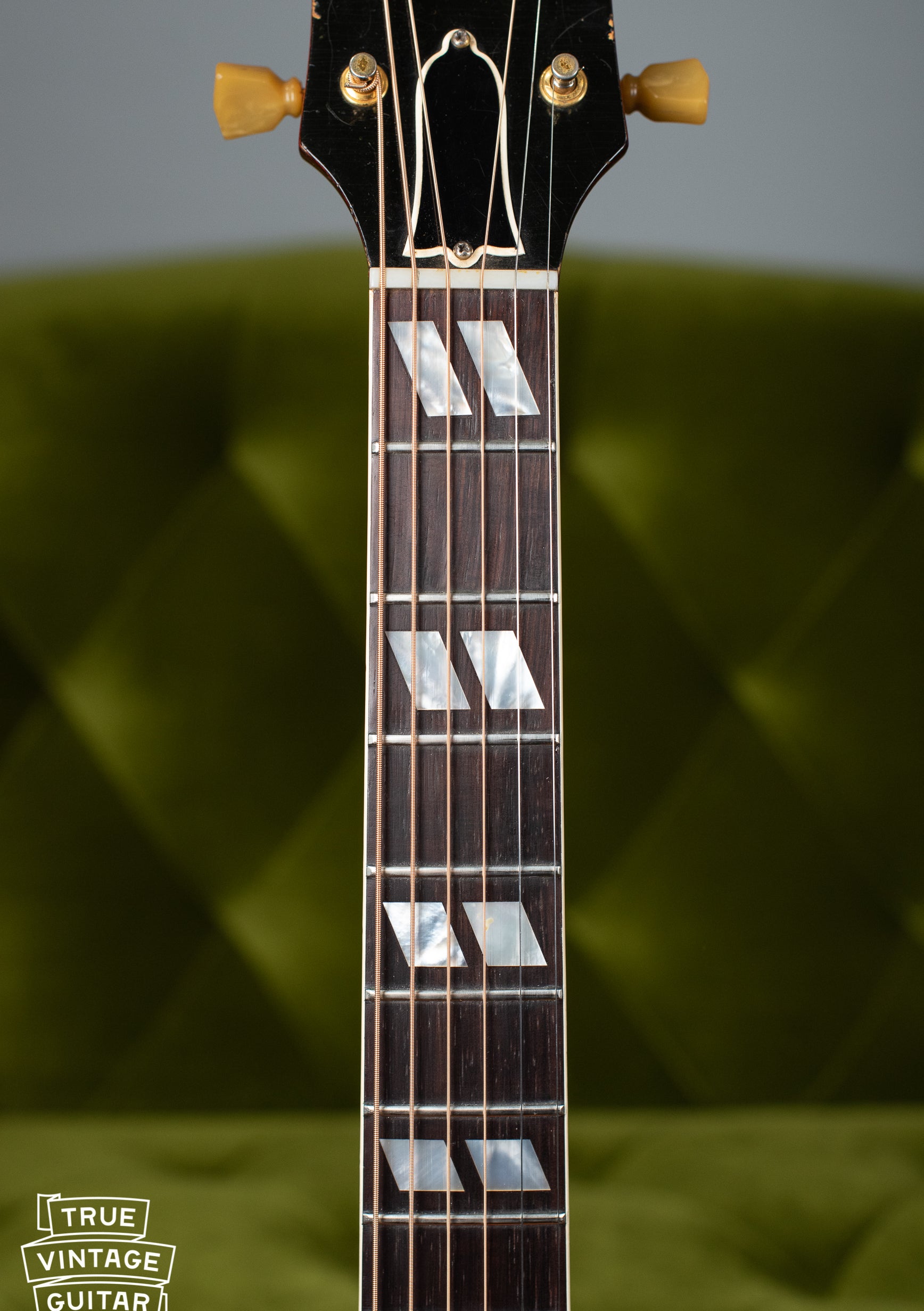 Split parallelogram fretboard inlays