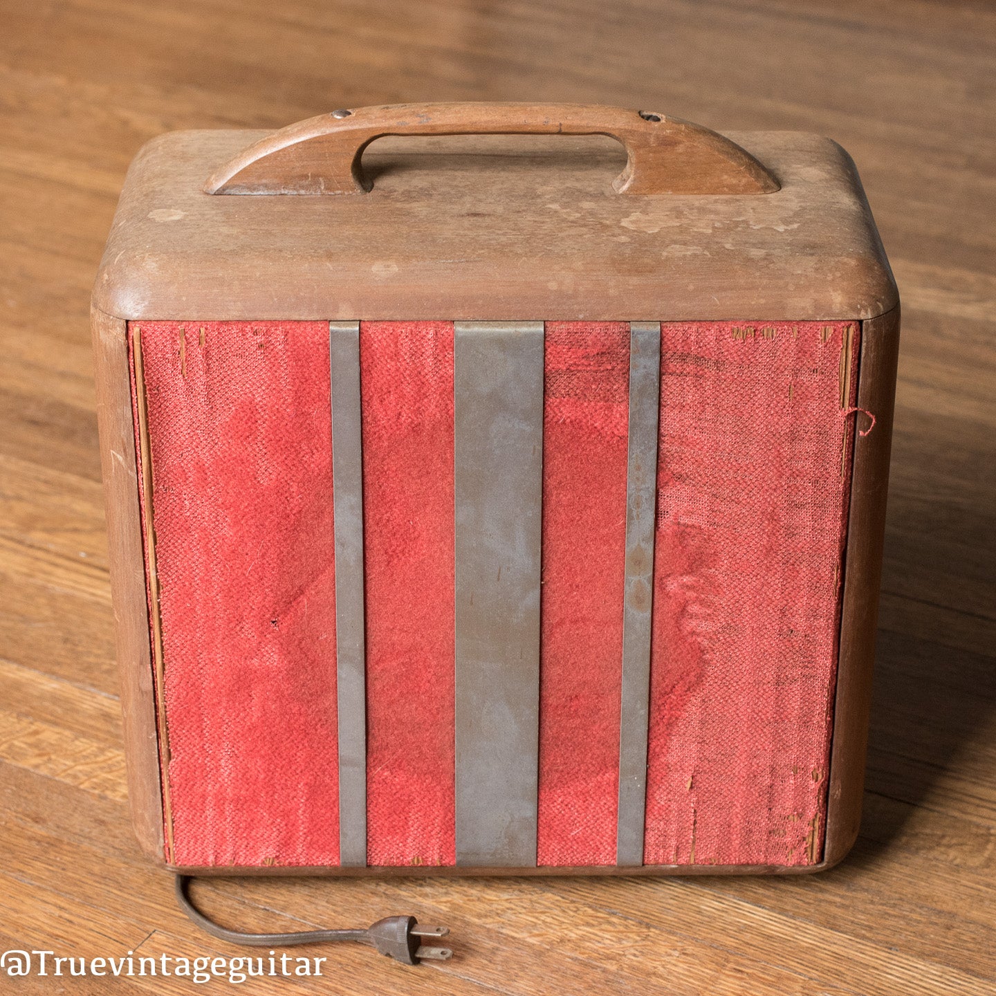 Vintage 1946 Fender Model 26 guitar amp, Red grill, Walnut cabinet