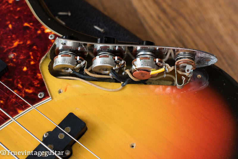 How to date vintage Fender and Gibson guitars