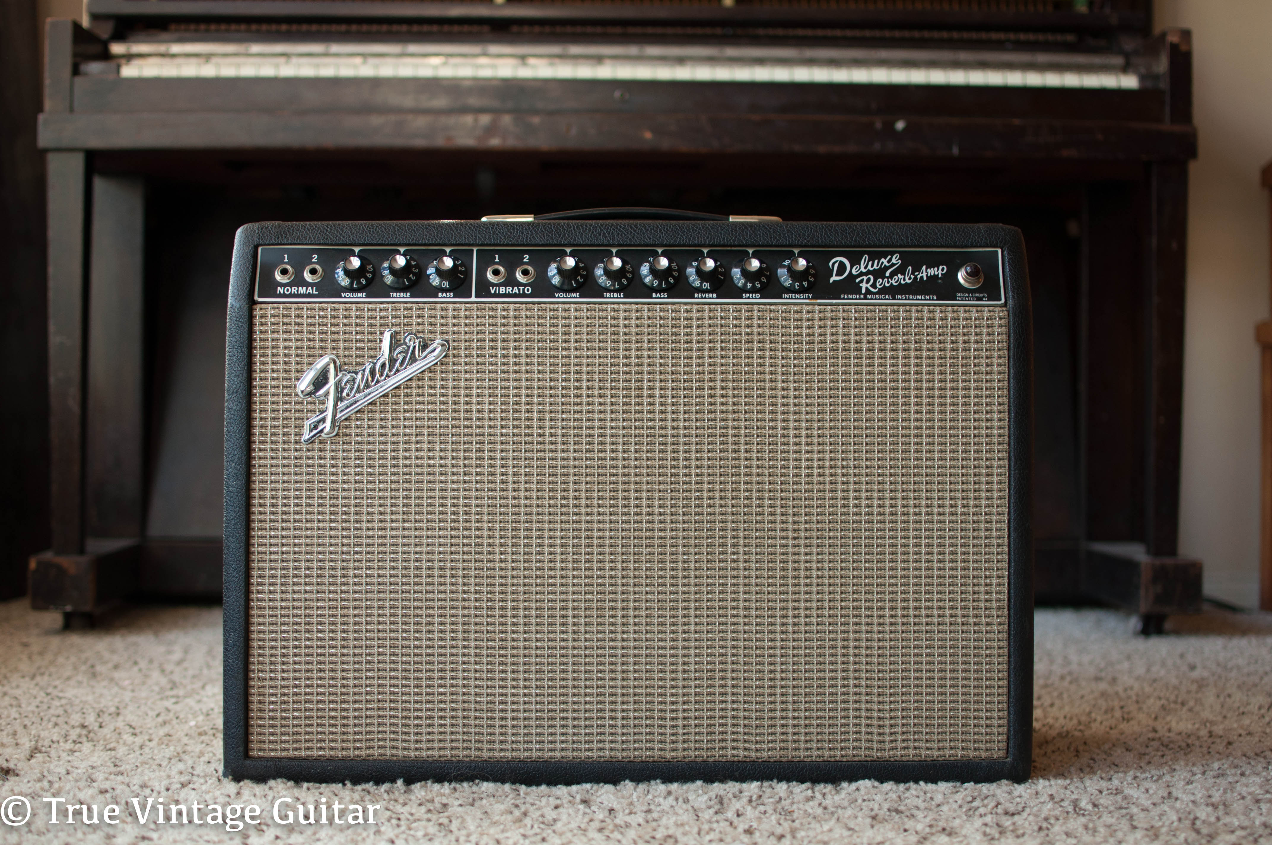 Vintage 1967 Fender Deluxe Reverb guitar amp black