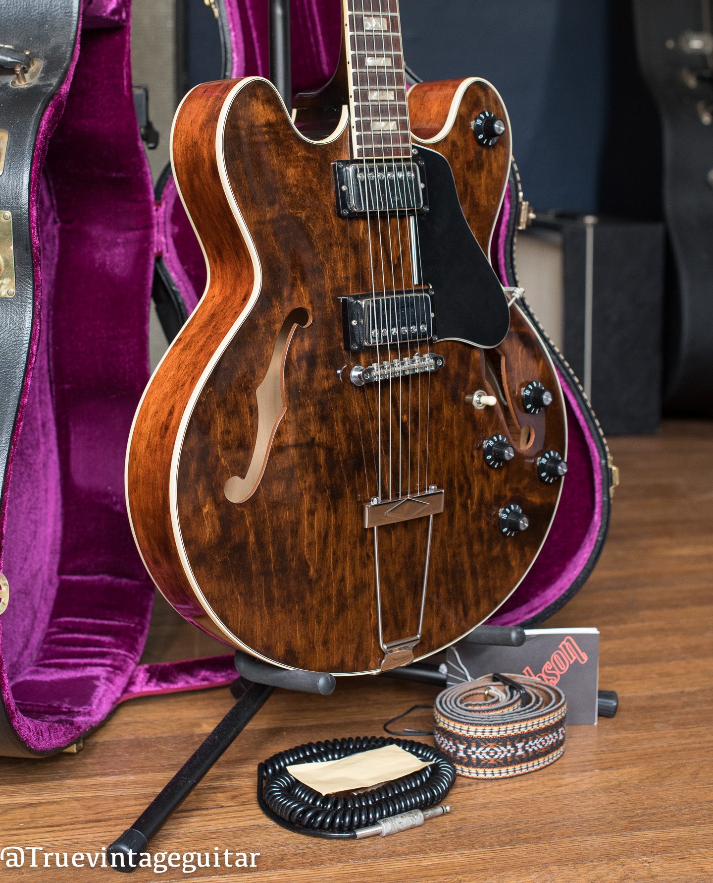 Vintage 1969 Gibson ES-150D walnut brown electric guitar