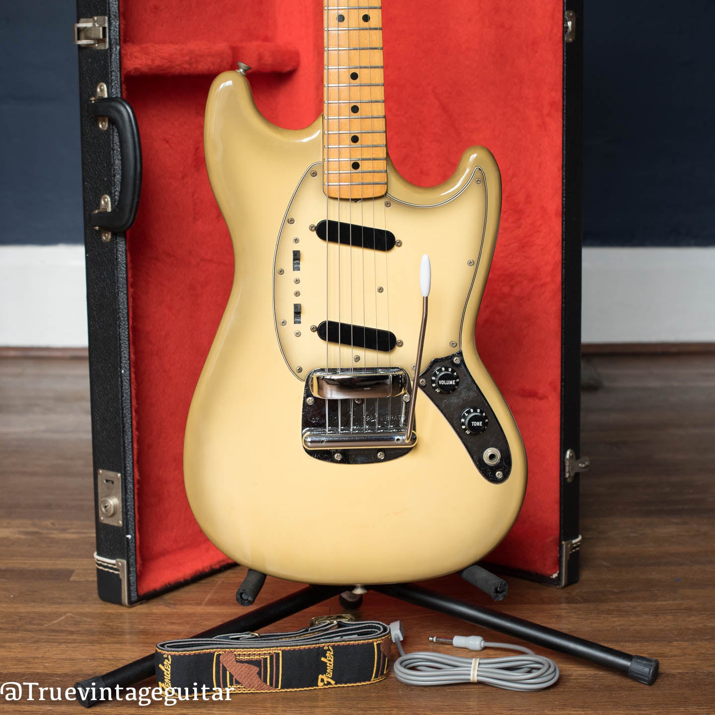 【HOT在庫】Fender USA MUSTANG Antigua フェンダー