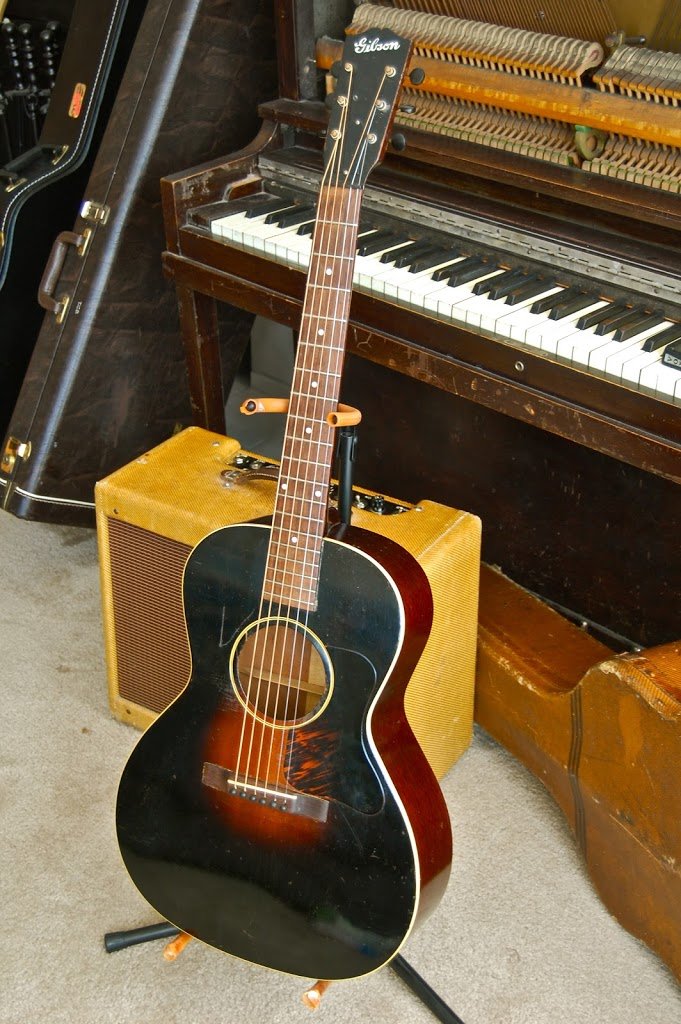 Pre-war Gibson Flat-top:  1933 Gibson L-00