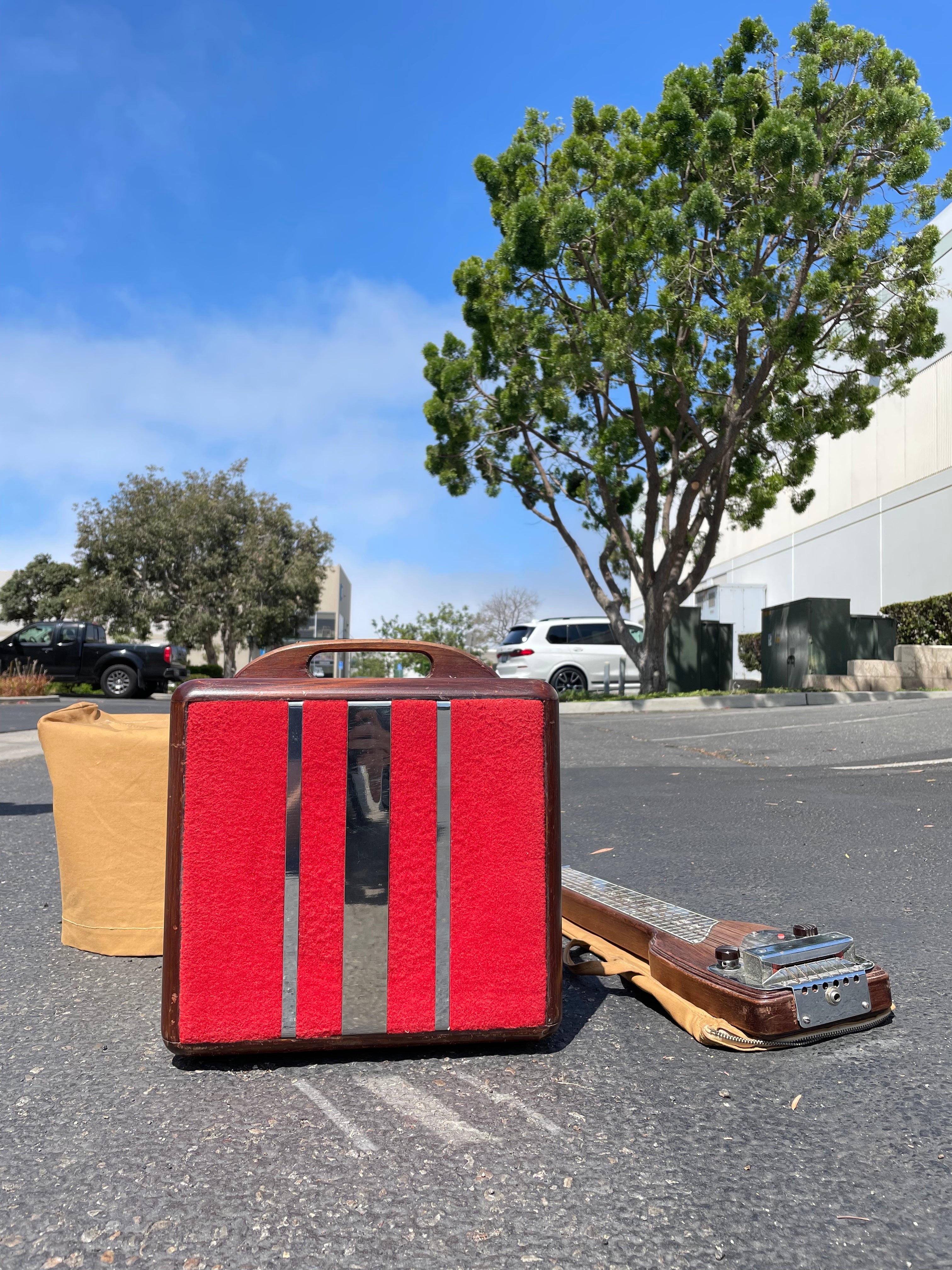 Fender Model 26 Deluxe woody amp and guitar, Fender amp buyer