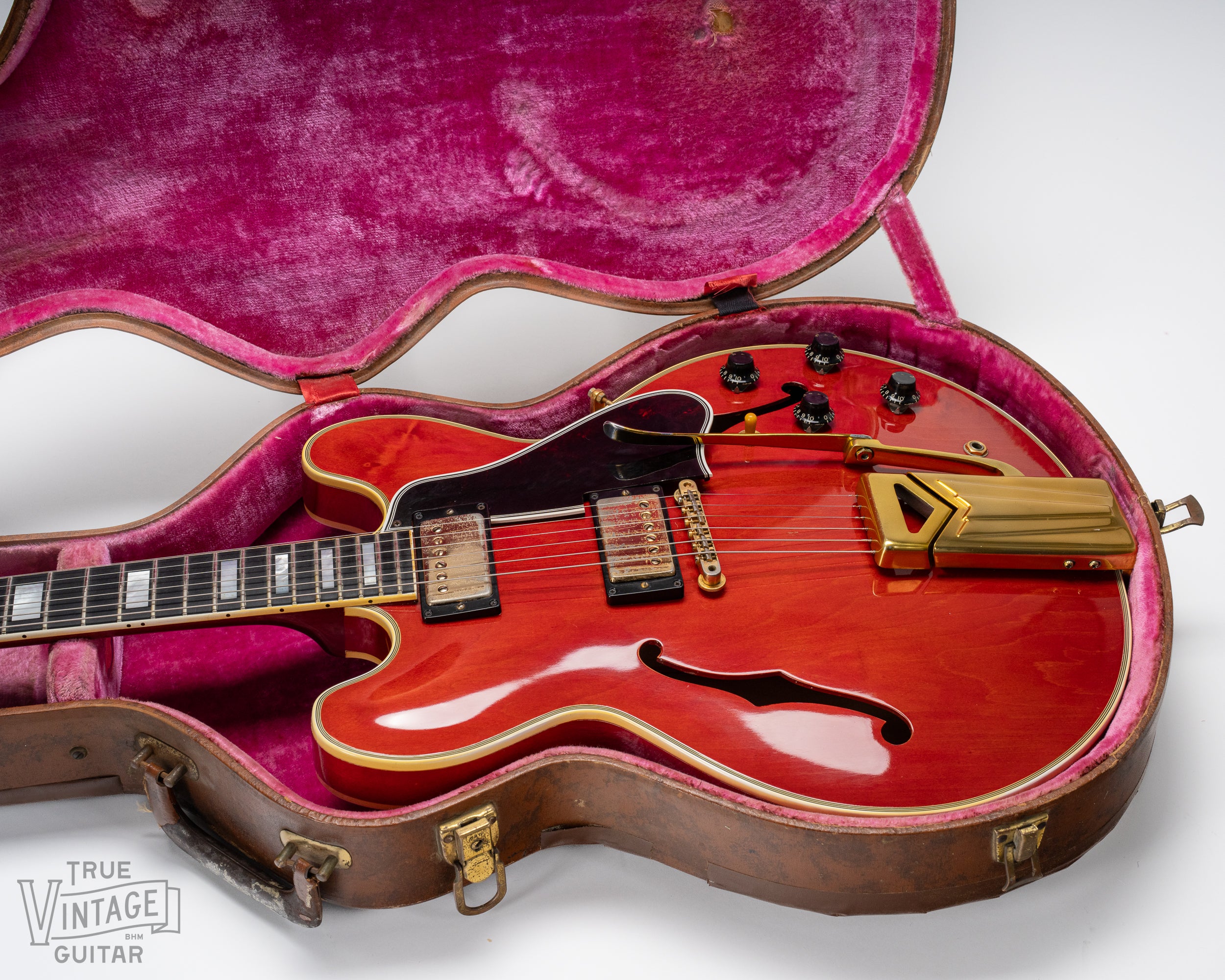 Gibson ES-355 1959 vintage original guitar with Cherry Red finish, mono output, and side pull vibrola in original brown and pink case