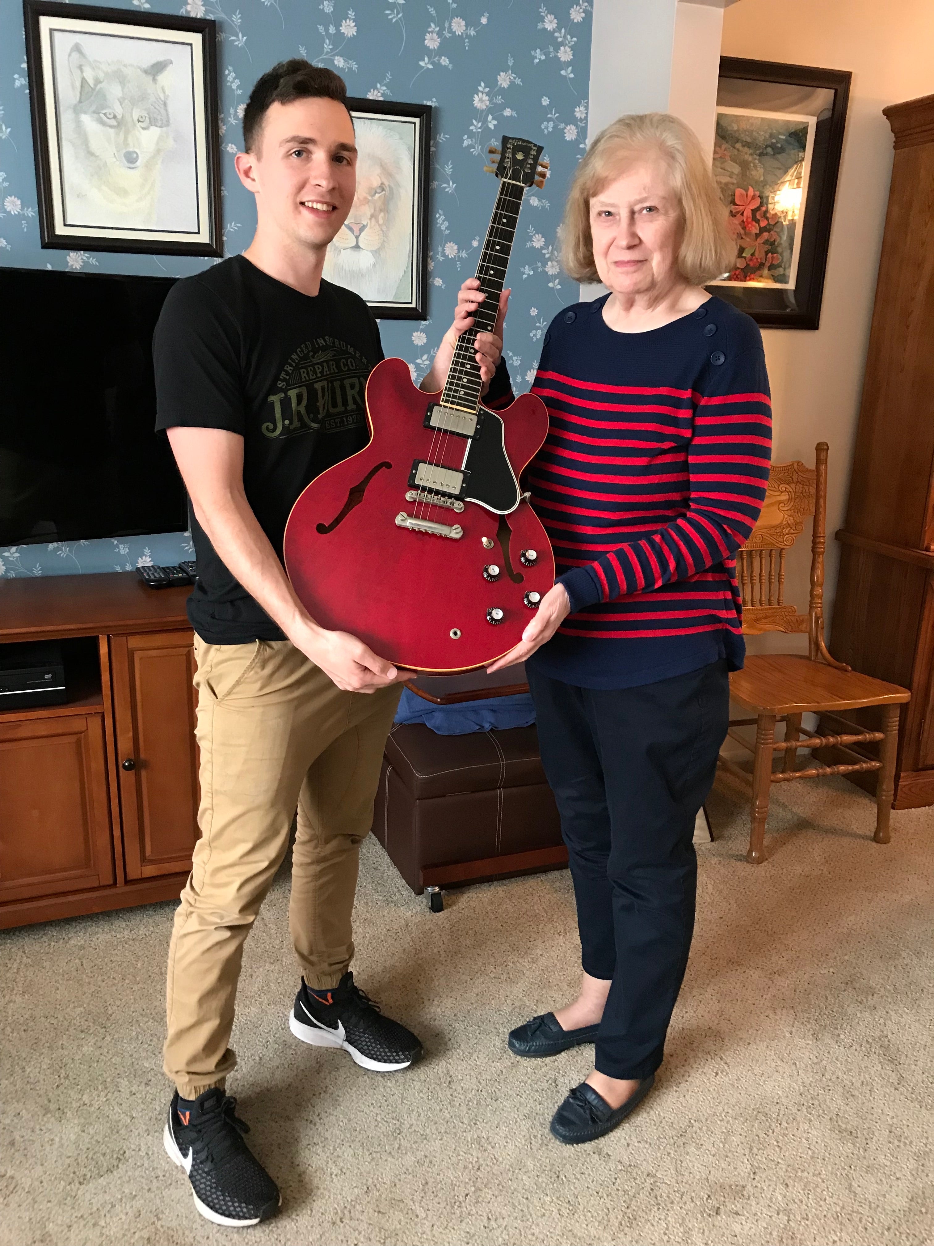 Gibson guitar buyer