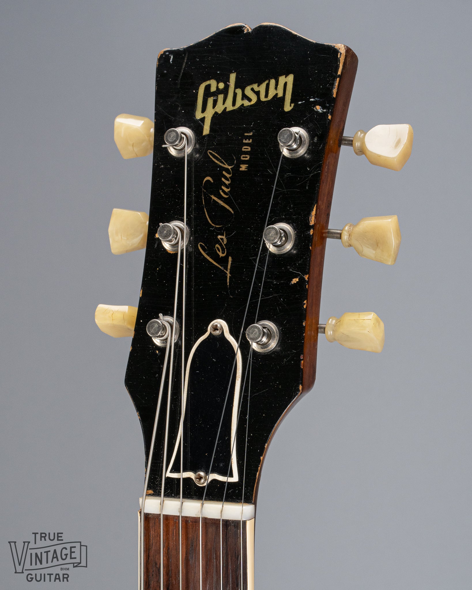 front of 1952 Gibson Les Paul Standard Goldtop guitar neck and headstock gibson logo 