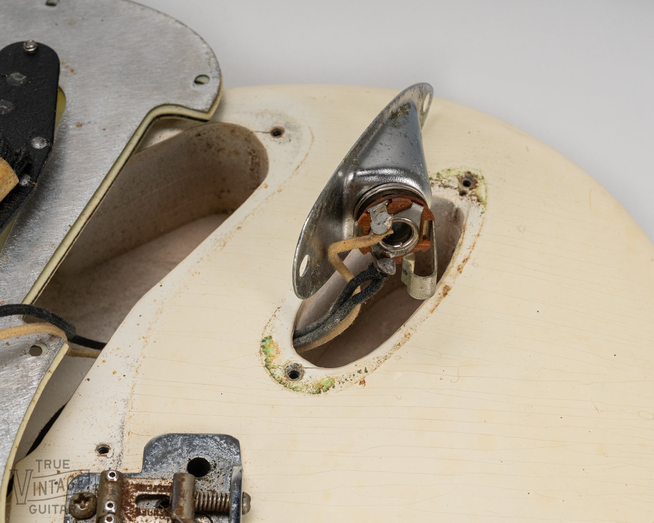 Original untouched solder on the output jack