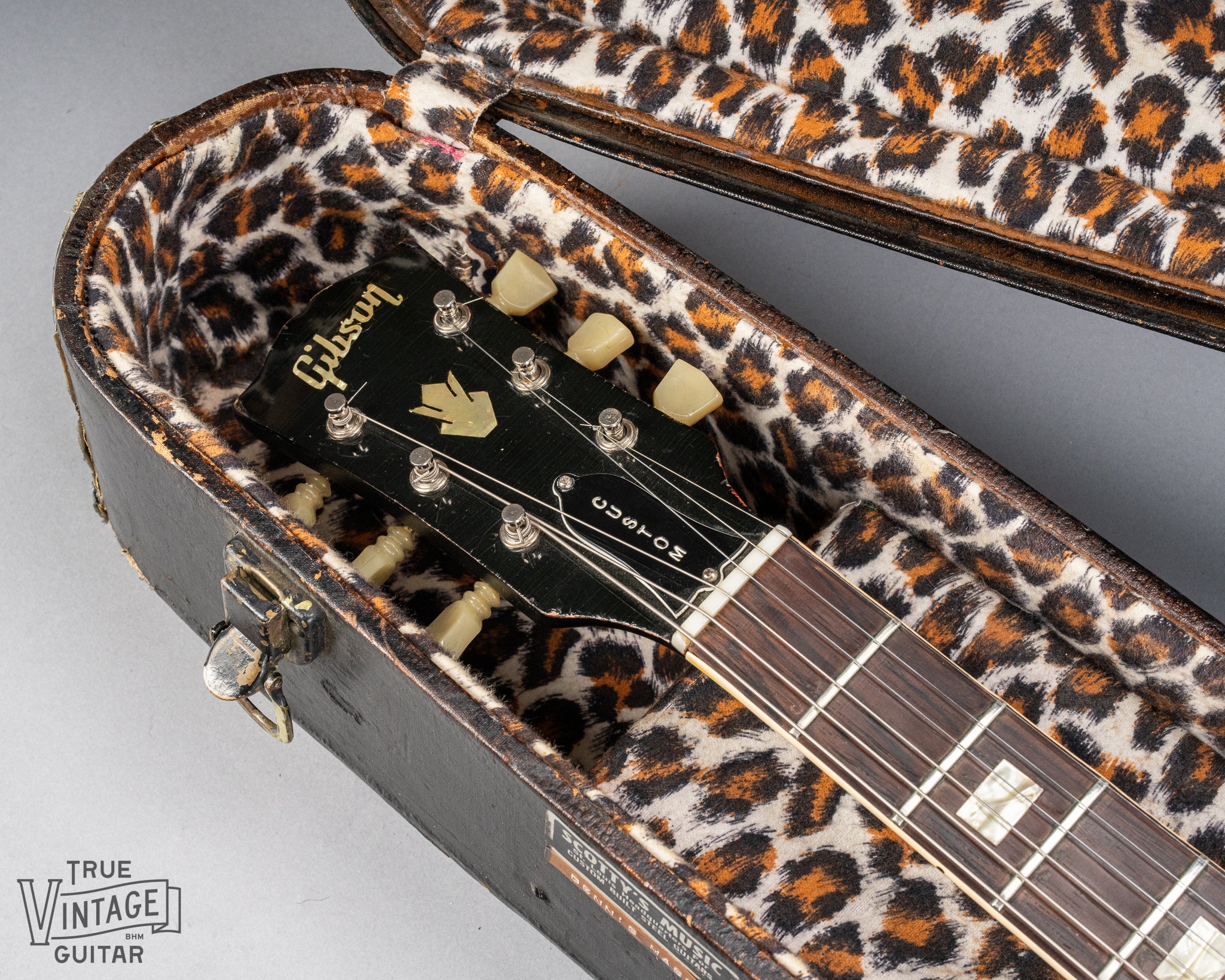 Gibson 1963 ES-335 Cherry red guitar headstock in hardshell case