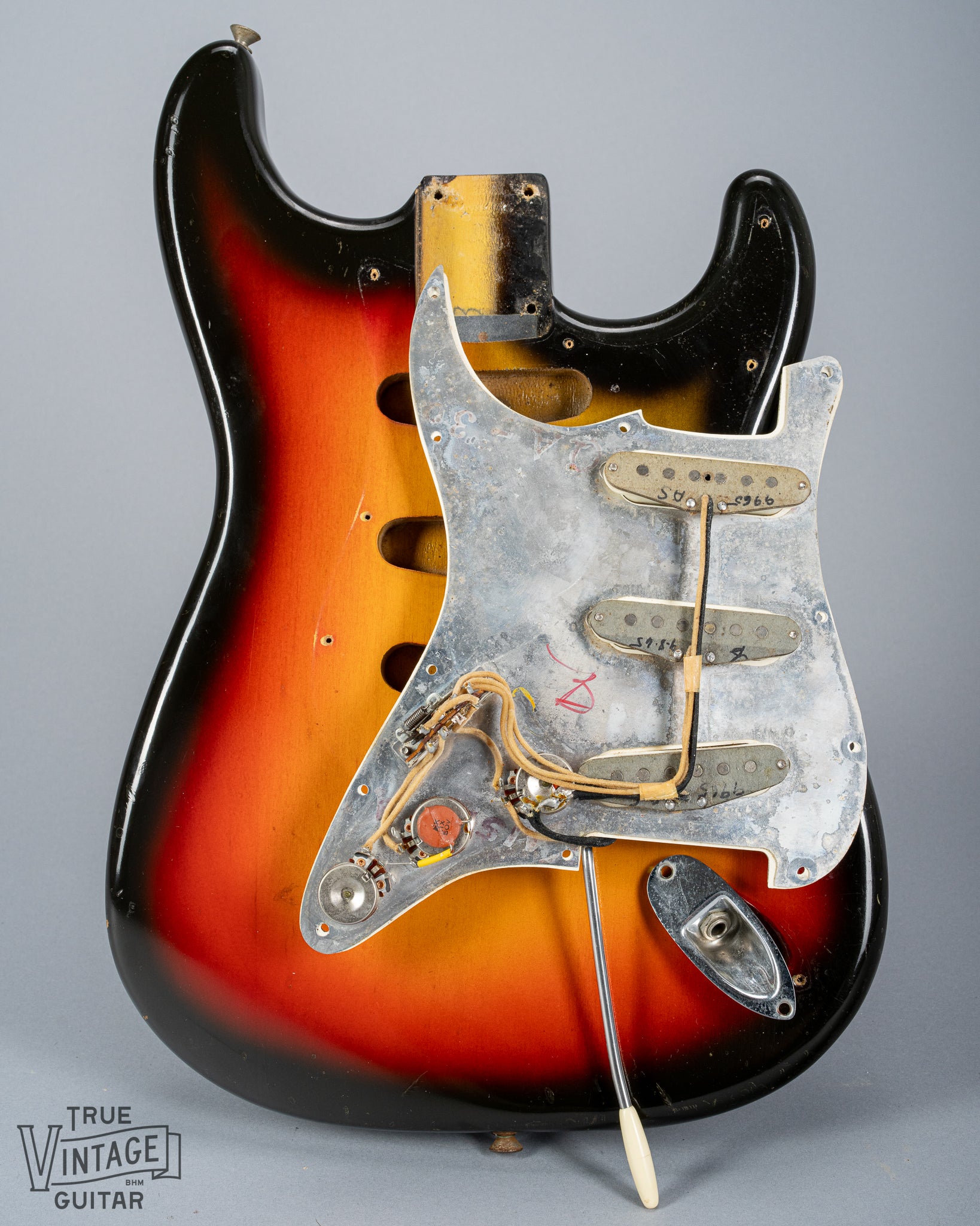 Fender Stratocaster サンバースト 1965 Fender Stratocaster Sunburst – True Vintage Guitar