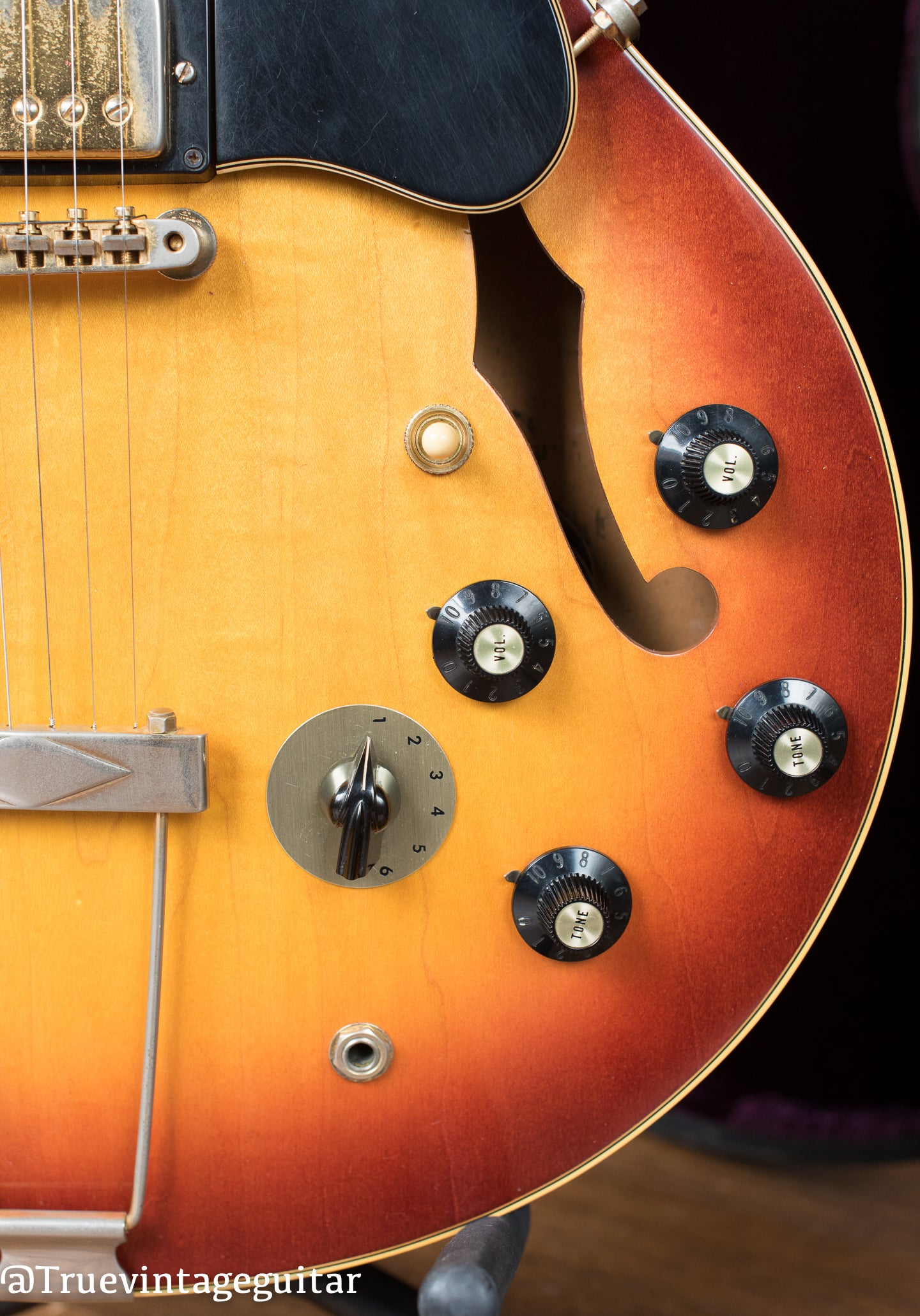 Witch hat volume and tone knobs, varitone switch, Vintage 1972 Gibson ES-345 Stereo Sunburst