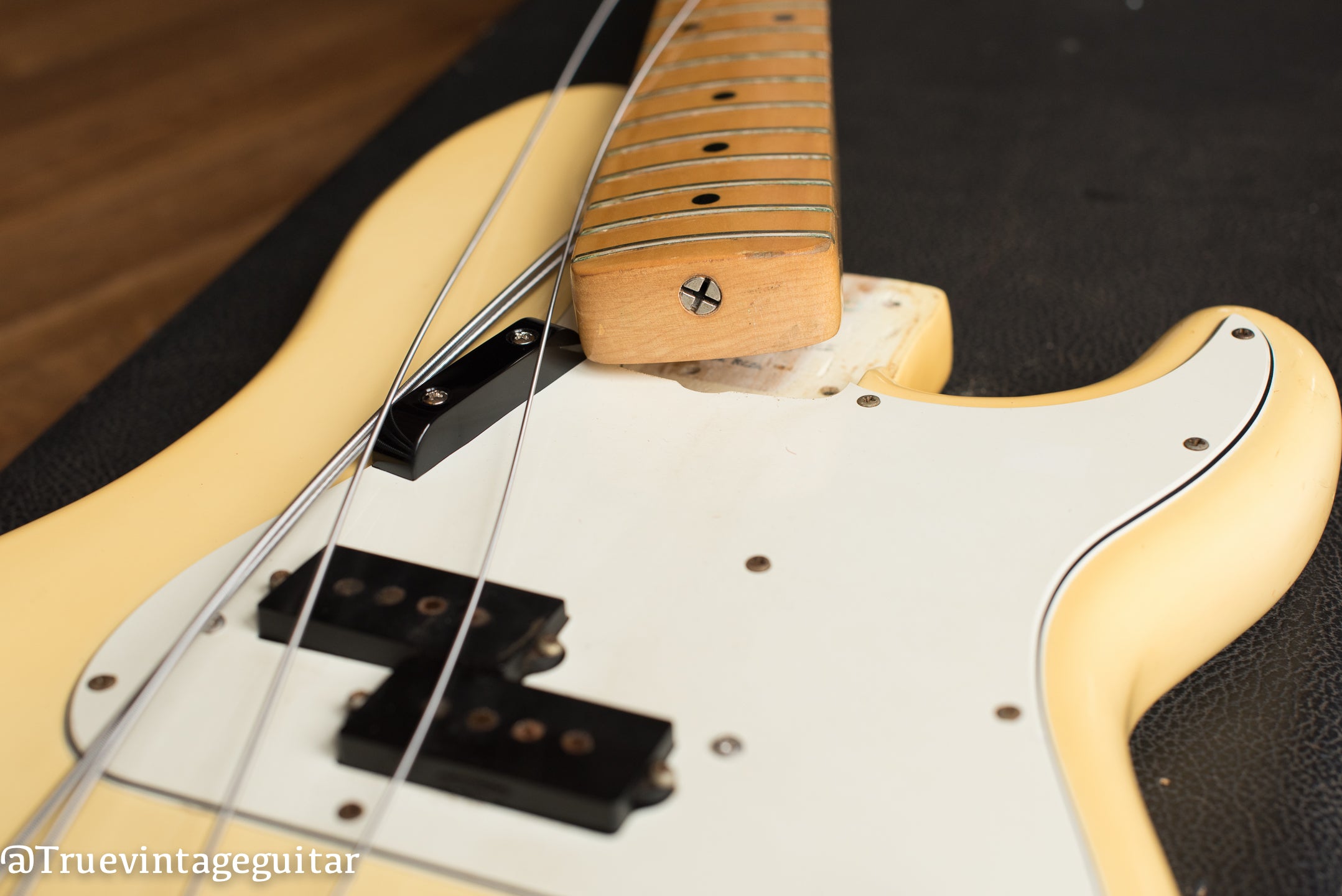 1976 Fender Precision Bass Olympic White Narrow Nut – True