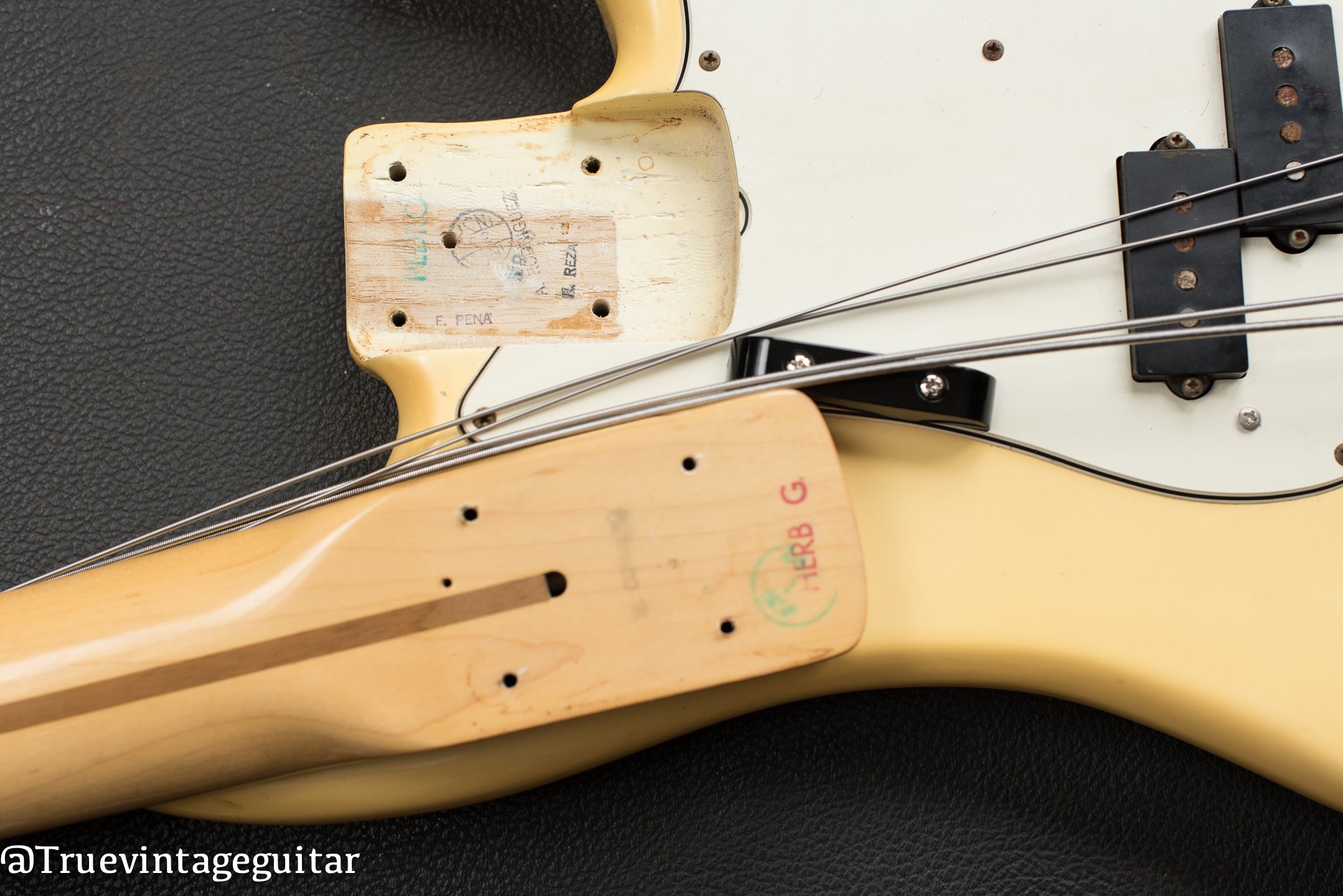 Fender Precision Bass アイボリー Fender Precision Bass 1976 White – True Vintage Guitar