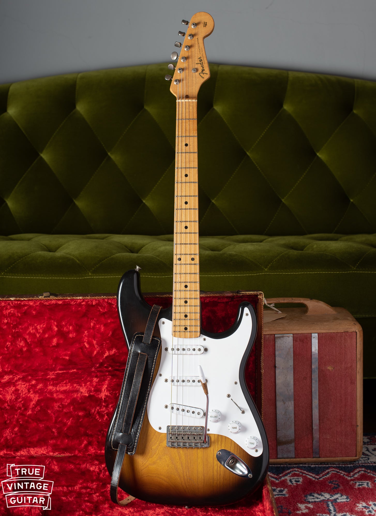 Fender Stratocaster 1954 with Maple neck and Ash body, original leather strap, in center pocket case