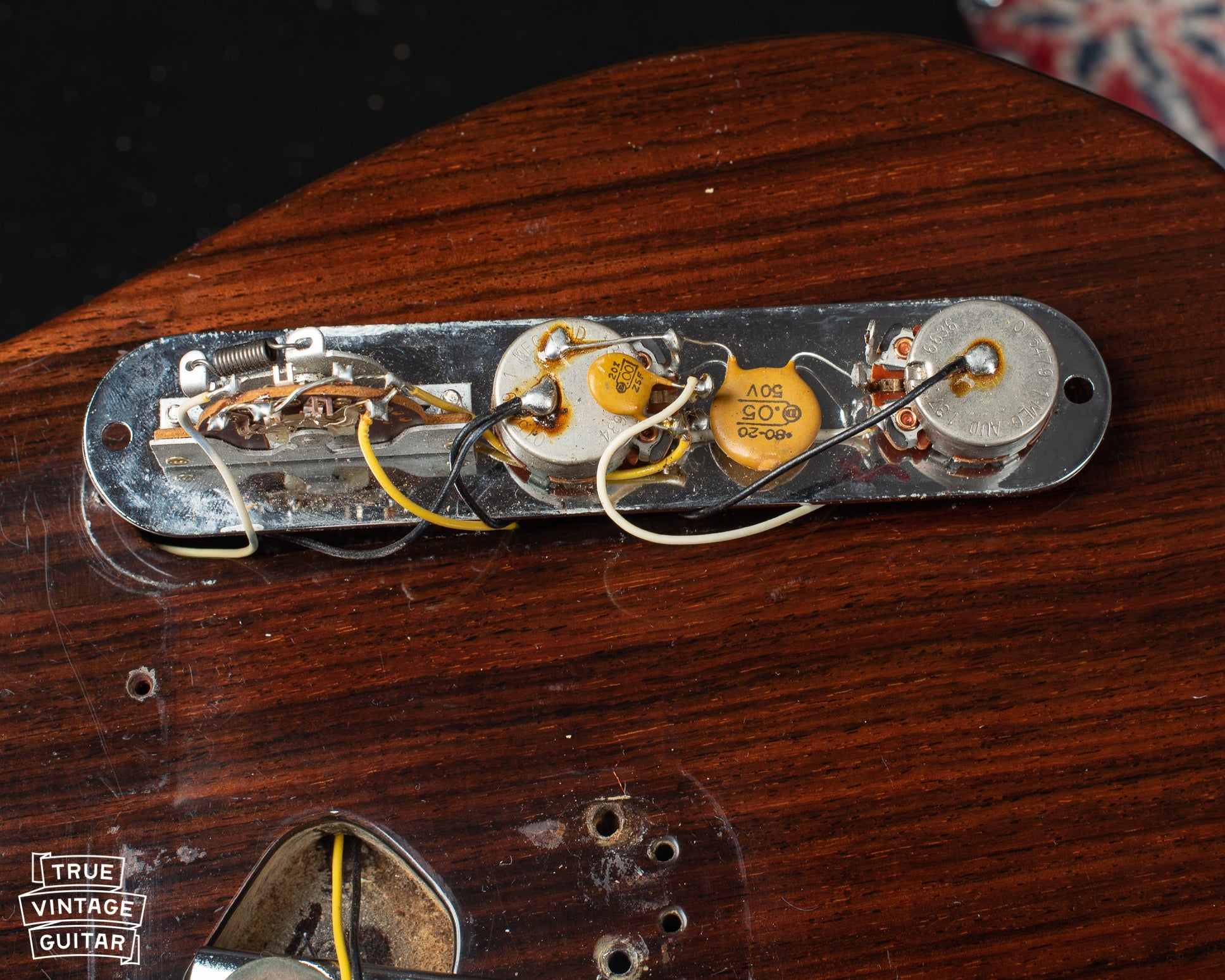 Control panel with switch and potentiometers on the Fender Rosewood Telecaster 1971 guitar. 