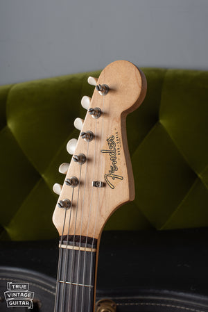 Fender Duo Sonic 1962 headstock and gold logo