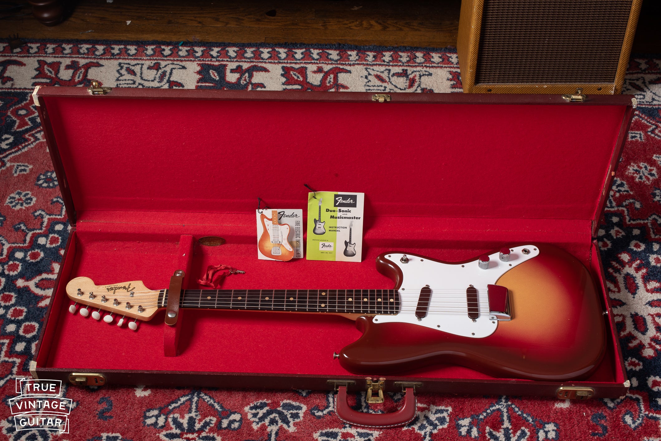 1962 Fender Duo Sonic in brown and red hard case