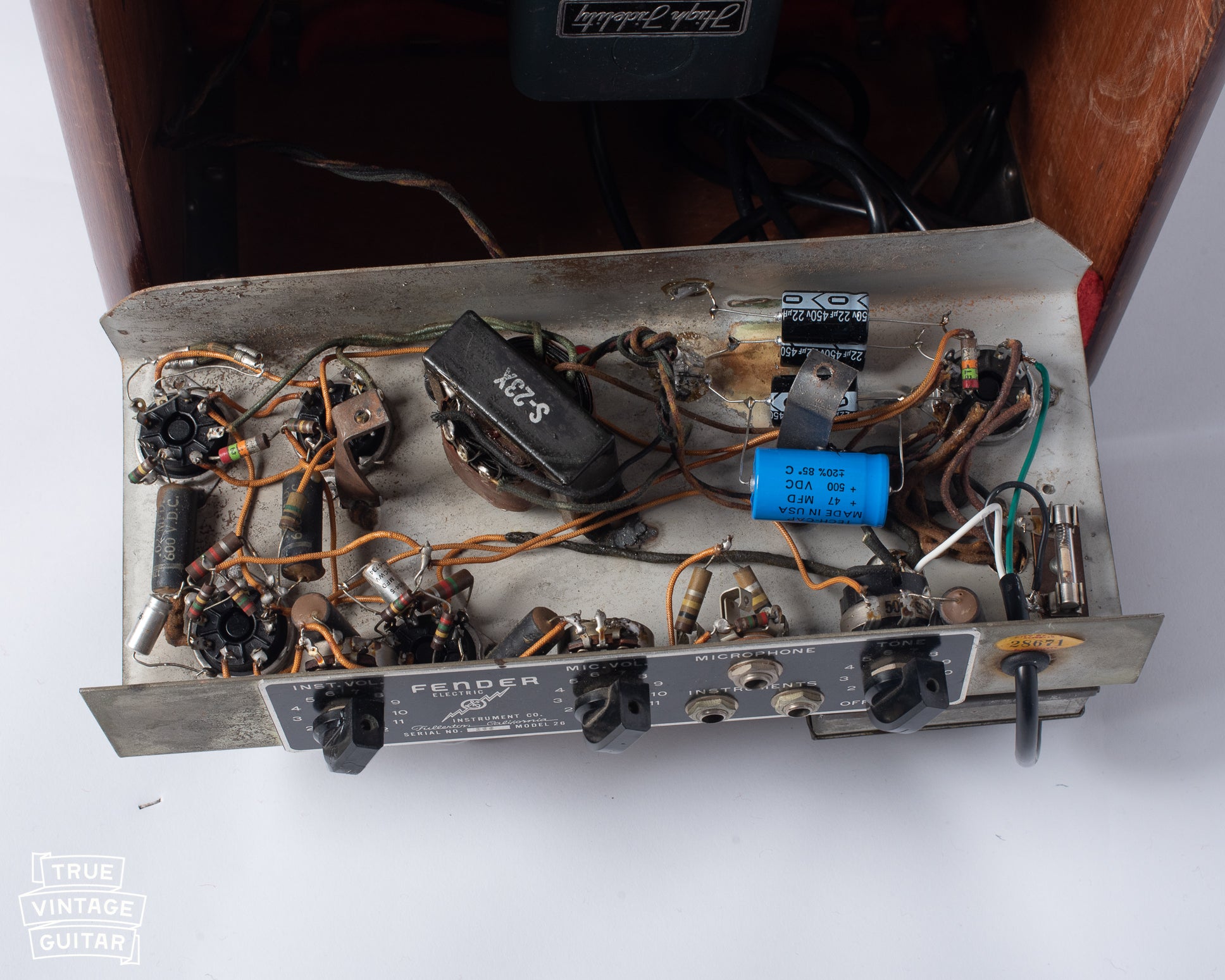 Output transformer and circuit inside chassis of 1946 Fender Model 26 Deluxe amp woody