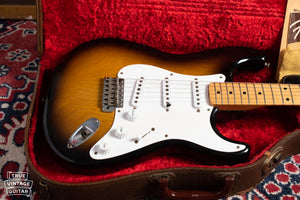Fender Stratocaster 1954 in red and brown case