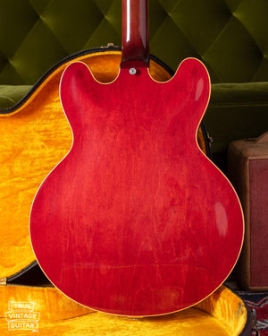 Back of the body of Gibson ES-335 1963 in yellow Lifton case