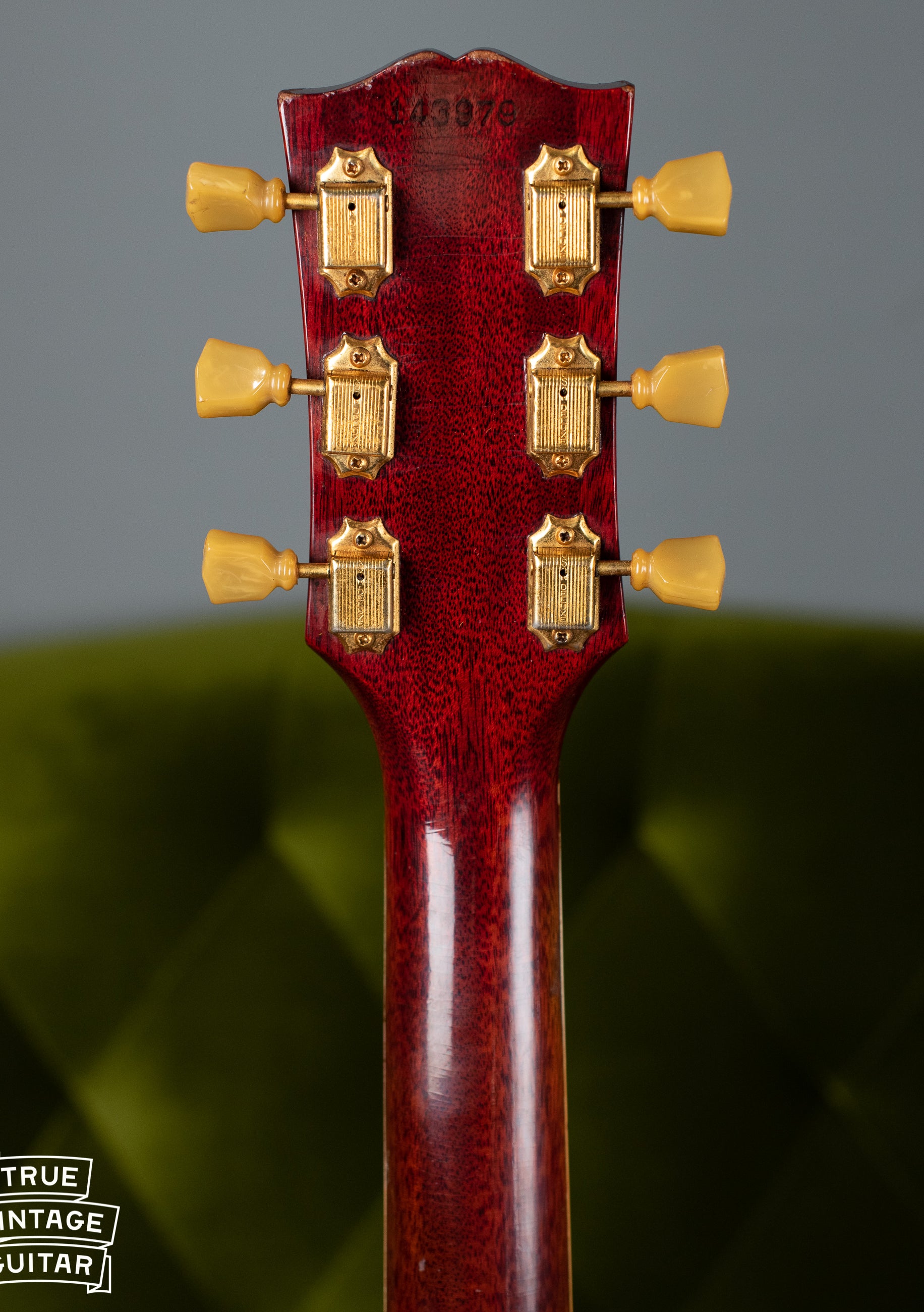 Single line gold Kluson opal button tuners Gibson Hummingbird 1963