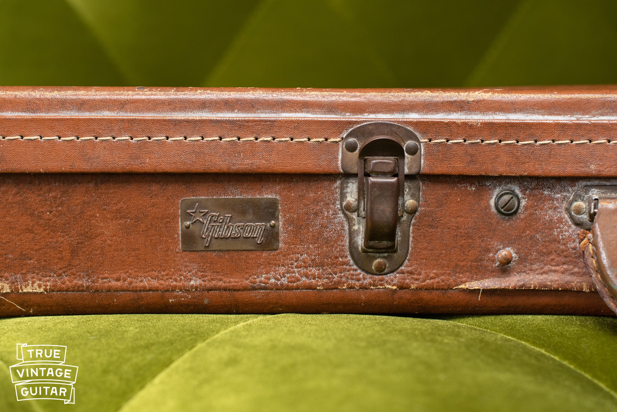 Gibson badge, vintage 1950s Lifton brown pink case 4 latch